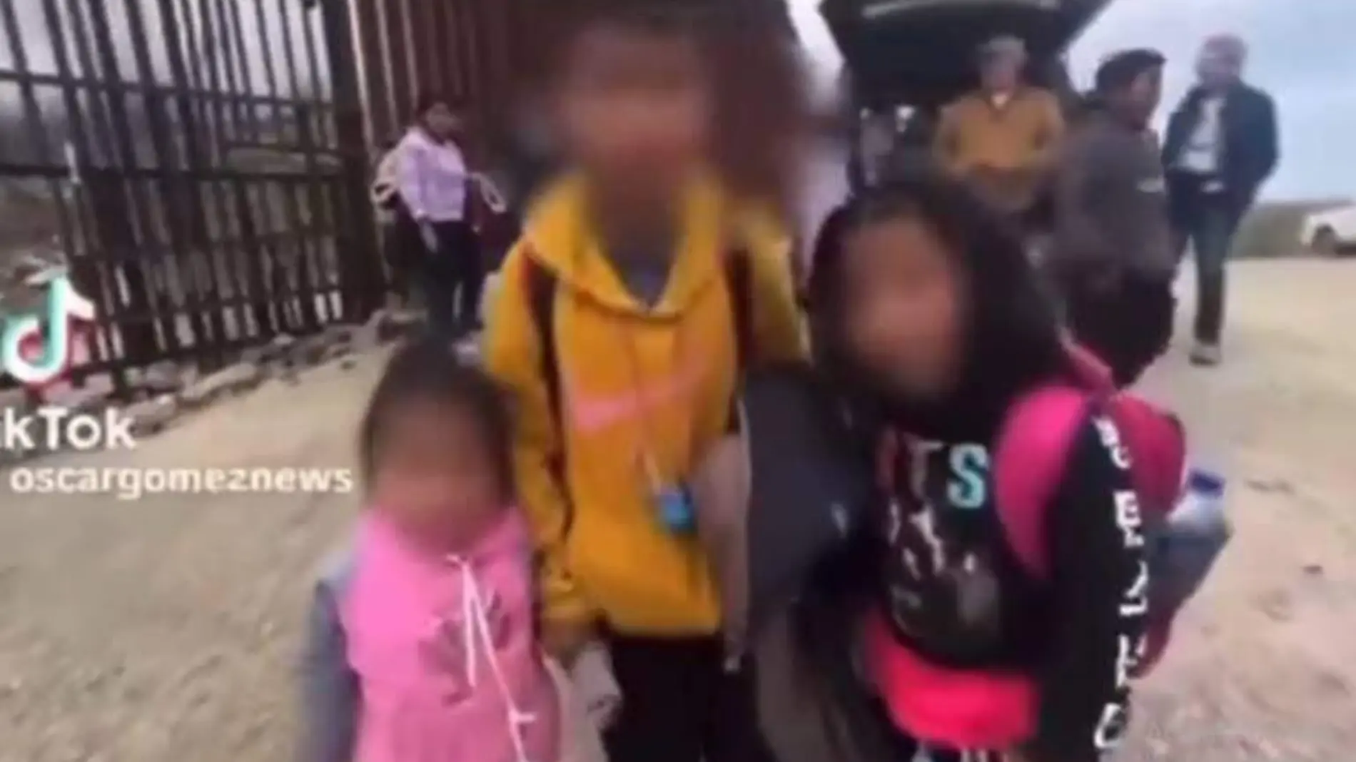 Tres niños poblanos originarios de Teopantlán son abandonados por 'coyote' en la frontera [Video]